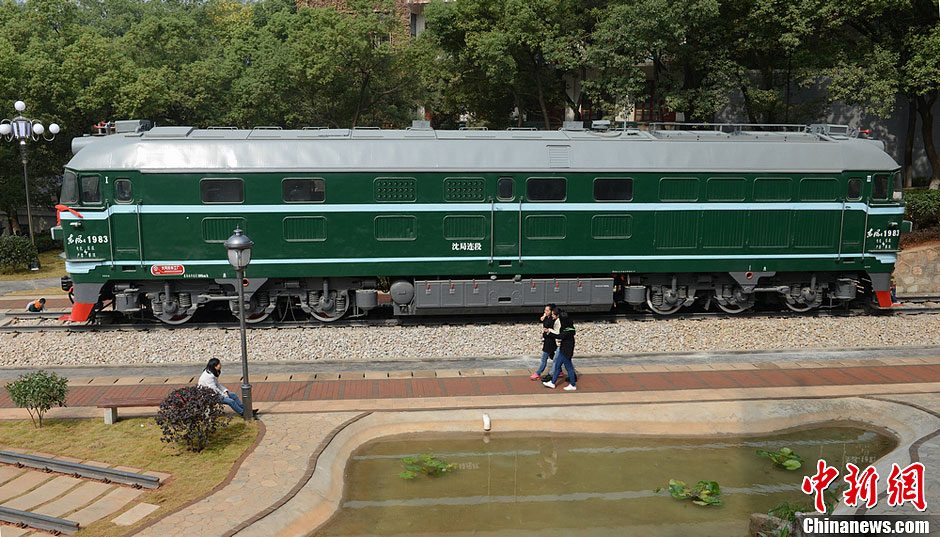 高校校園內(nèi)通火車成全國首個校內(nèi)通火車的大學(xué) 網(wǎng)友:校園是得有多大 高校校園內(nèi)通火車成全國首個校內(nèi)通火車的大學(xué) 網(wǎng)友:校園是得有多大