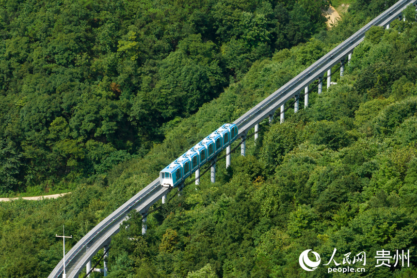 野玉海單軌小火車(chē)項(xiàng)目。人民網(wǎng)記者 涂敏攝