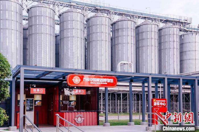 圖為基地原料立倉?！±钅宪?攝