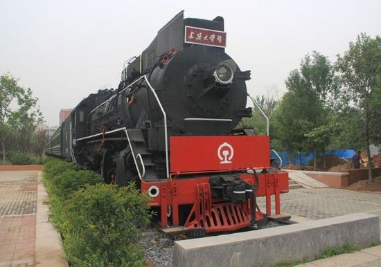 高校校園內(nèi)通火車成全國首個校內(nèi)通火車的大學(xué) 網(wǎng)友:校園是得有多大 高校校園內(nèi)通火車成全國首個校內(nèi)通火車的大學(xué) 網(wǎng)友:校園是得有多大