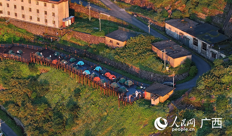 山頂露營區(qū)。人民網 雷琦竣攝