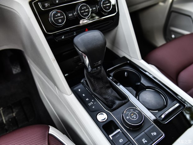 上汽大眾 途昂 2017款 530 V6 四驅(qū)至尊旗艦版 上汽大眾 途昂 2017款 530 V6 四驅(qū)至尊旗艦版